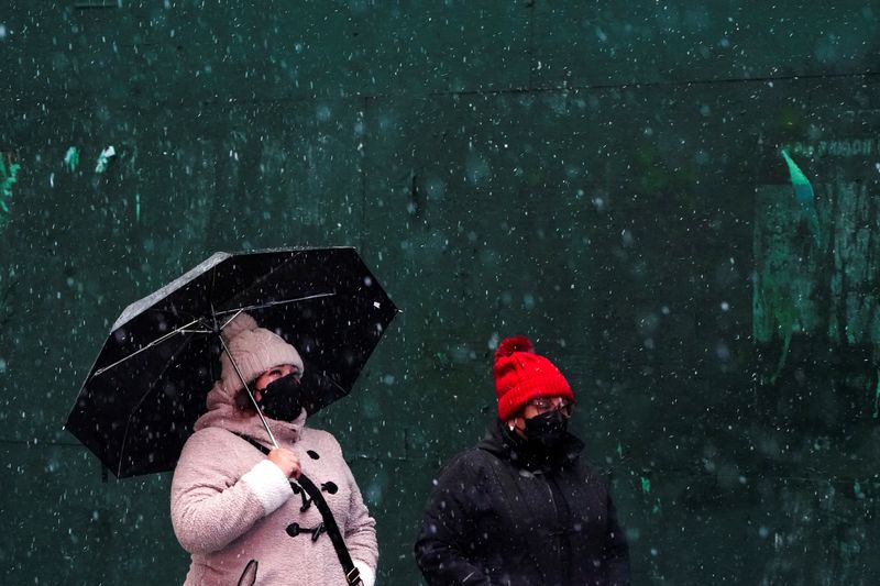 US East Coast prepares for heavy snow, plunging temperatures as blizzard hits