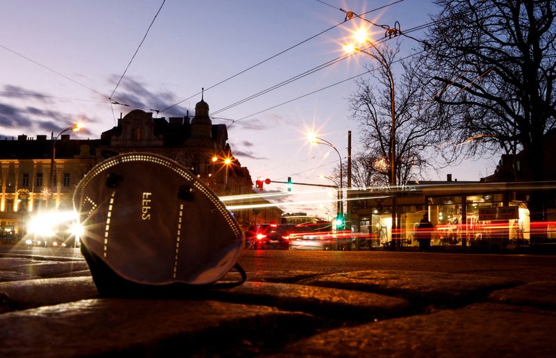 &copy; Reuters. À Vienne. Les autorités autrichiennes assoupliront à partir du 5 février les restrictions instaurées pour endiguer la propagation du coronavirus. /Photo prise le 6 janvier 2022/REUTERS/Leonhard Foeger