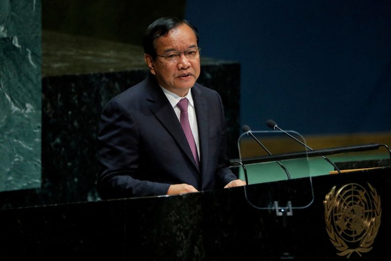&copy; Reuters. وزير الخارجية الكمبودي براك سوخون يلقي كلمة أمام الدورة 74 للجمعية العامة للأمم المتحدة في نيويورك بصورة من أرشيف رويترز. 