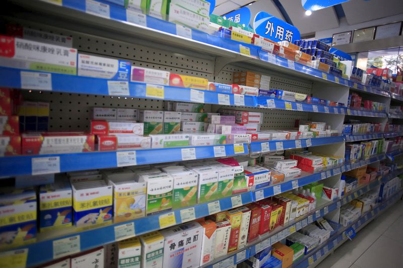 &copy; Reuters. Shelves displaying medicines are seen at a pharmacy in Shanghai, China, November 27, 2015. REUTERS/Aly Song/File Photo