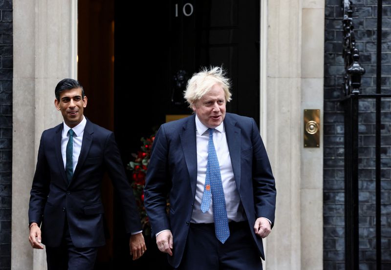 &copy; Reuters. FILE PHOTO: British Prime Minister Boris Johnson and Chancellor of the Exchequer Rishi Sunak walk out of Downing Street to meet Michelle Ovens of Small Business Saturday, in London, Britain, December 1, 2021. REUTERS/Henry Nicholls