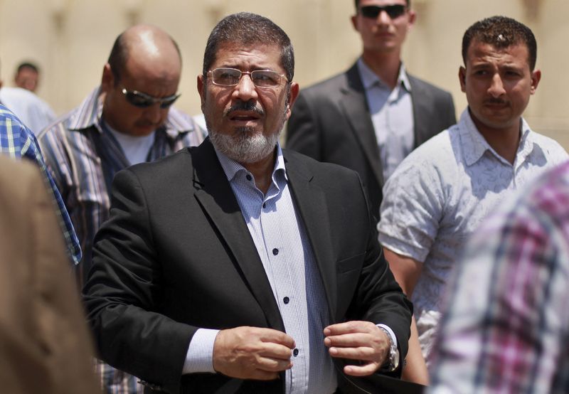 © Reuters. صورة من أرشيف رويترز للرئيس المصري المعزول محمد مرسي.