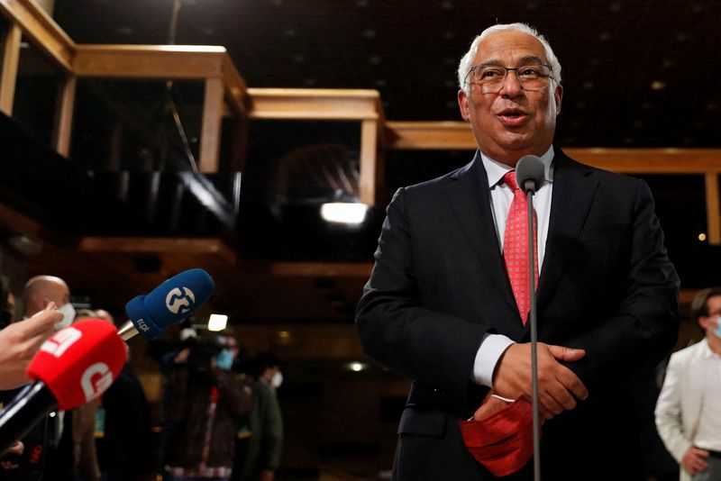 © Reuters. Portugal's Prime Minister and Socialist Party (PS) Secretary General Antonio Costa speaks to media before the announcement of the results of the general elections, in Lisbon, Portugal, January 30, 2022. REUTERS/Pedro Nunes