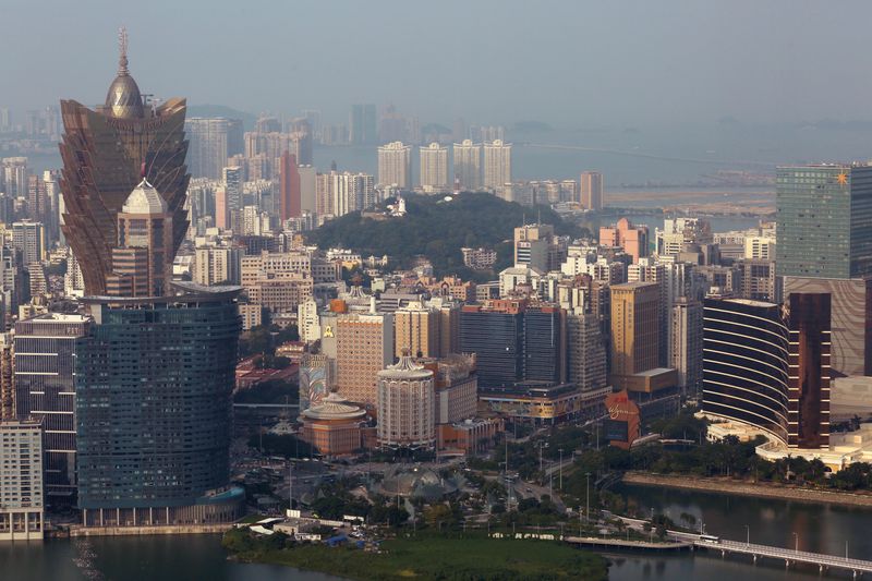 &copy; Reuters. FILE PHOTO: Casinos are seen in a general view of Macau, China October 8, 2015.      REUTERS/Bobby Yip