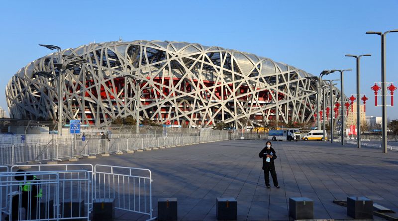 &copy; Reuters. 　北京冬季五輪の大会組織委員会は３１日、新型コロナウイルス検査で新たに大会関係者３７人の陽性を確認したと発表した。前日の３４人から増加した。２９日撮影（２０２２年　ロイタ