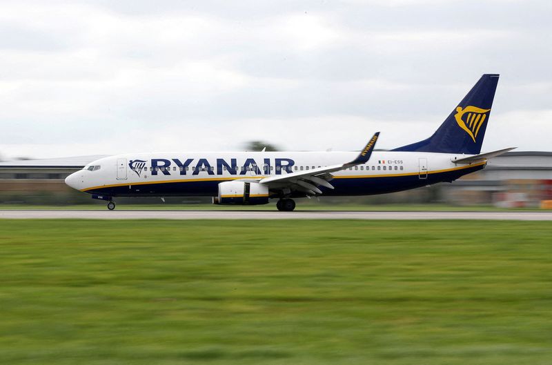 &copy; Reuters. FILE PHOTO: A Ryanair aircraft lands on the southern runway at Gatwick Airport in Crawley, Britain, August 25, 2021.  REUTERS/Peter Nicholls