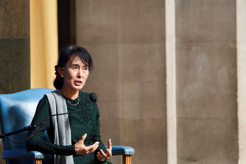 © Reuters. زعيمة ميانمار المخلوعة أونج سان سو تشي في جامعة كولومبيا بنيويورك في صورة من أرشيف رويترز.