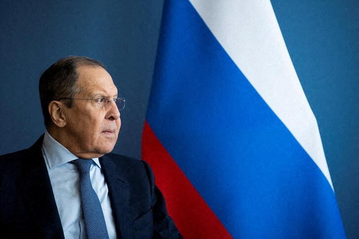 &copy; Reuters. Russian Foreign Minister Sergei Lavrov and Swiss President Ignazio Cassis (not pictured) meet in Geneva, Switzerland, January 21, 2022. Jean-Christophe Bott/Pool via REUTERS