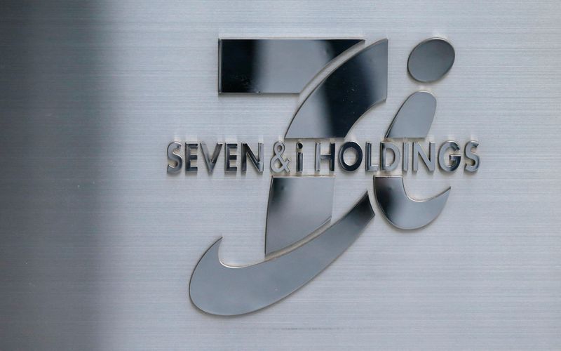 &copy; Reuters. FILE PHOTO: The logo of Seven & I Holdings is seen at its headquarters in Tokyo, Japan December 6, 2017. REUTERS/Toru Hanai