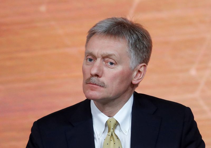 &copy; Reuters. Kremlin spokesman Dmitry Peskov listens during Russian President Vladimir Putin's annual end-of-year news conference in Moscow, Russia December 19, 2019. REUTERS/Evgenia Novozhenina