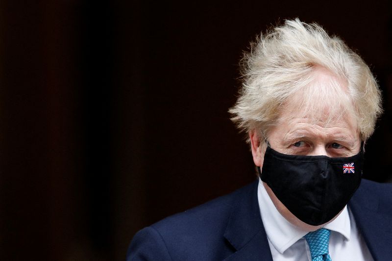 &copy; Reuters. Le Premier ministre britannique, Boris Johnson, a reçu un rapport sur l'enquête interne ouverte sur les soupçons d'infractions répétées aux restrictions sanitaires dans sa résidence de Downing Street alors que l'ensemble du pays était en confineme