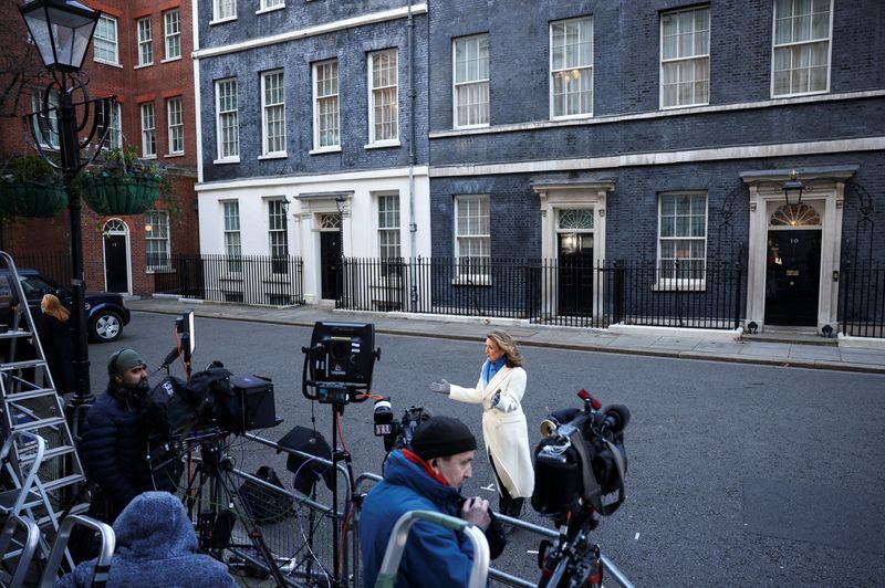 &copy; Reuters. Members of media gather outside Downing Street in London, Britain, January 31, 2022. REUTERS/Henry Nicholls