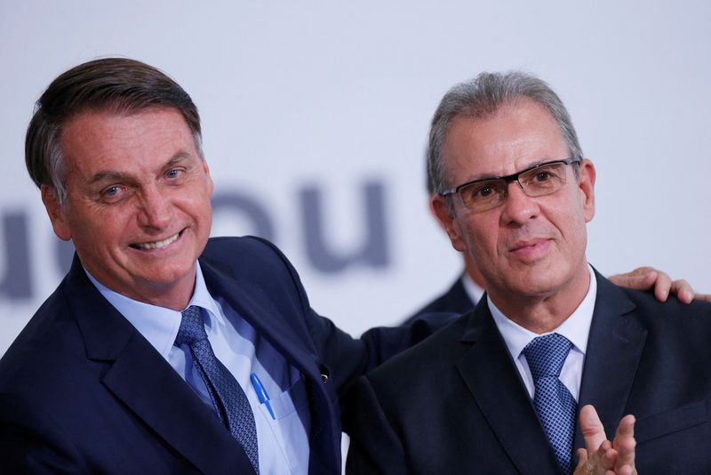 &copy; Reuters. Bolsonaro e o ministro Albuquerque
5/02/2020
REUTERS/Adriano Machado
