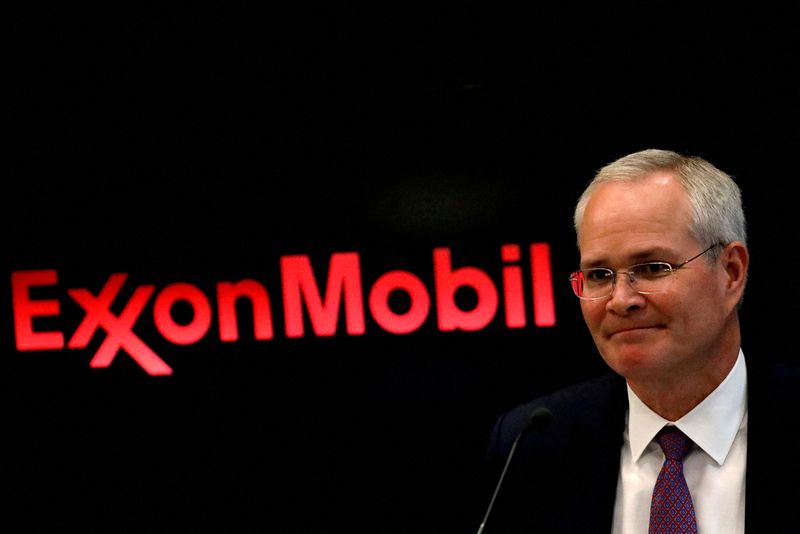 &copy; Reuters. FILE PHOTO: Darren Woods, Chairman & CEO of Exxon Mobil Corporation, attends a news conference at the New York Stock Exchange (NYSE) in New York, U.S., March 1, 2017. REUTERS/Brendan McDermid/File Photo
