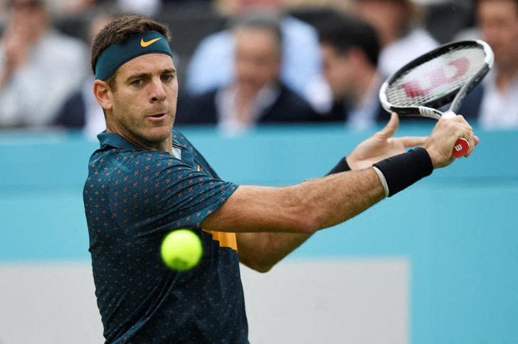 &copy; Reuters. Jun 19, 2019 
Foto de archivo del tenista argentino Juan-Martin Del Potro ante Denis Shapovalov  en el torneo de Queen's
 Action Images via Reuters/Tony O'Brien