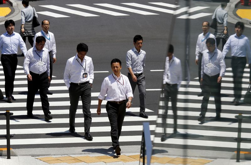 &copy; Reuters. FILE PHOTO: Office workers are reflected in a glass railing as they cross a street during lunch hour in Tokyo June 1, 2015.  REUTERS/Thomas Peter