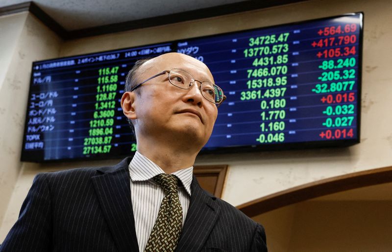 © Reuters. Japan's vice minister of finance for international affairs, Masato Kanda, poses for a photograph during an interview with Reuters at the Finance Ministry in Tokyo, Japan January 31, 2022.  REUTERS/Issei Kato