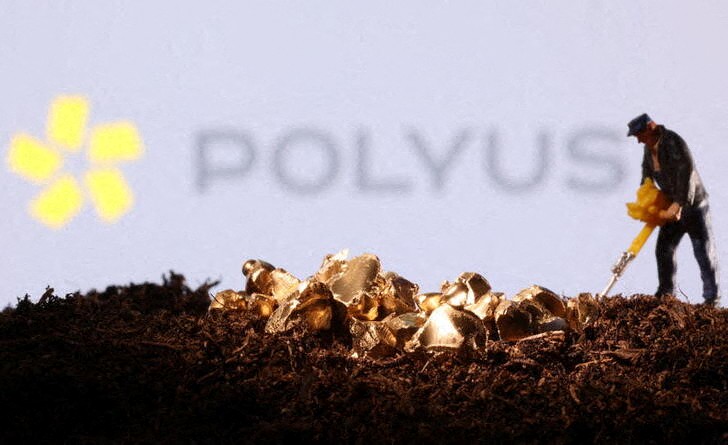 &copy; Reuters. A small toy figure and gold imitation are seen in front of the Polyus logo in this illustration taken November 19, 2021. REUTERS/Dado Ruvic/Illustration