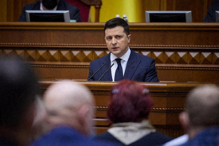 &copy; Reuters. Ukrainian President Volodymyr Zelenskiy delivers a speech during a session of parliament in Kyiv, Ukraine February 1, 2022. Ukrainian Presidential Press Service/Handout via REUTERS ATTENTION EDITORS - THIS IMAGE WAS PROVIDED BY A THIRD PARTY.