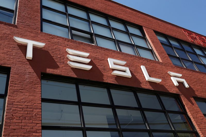 &copy; Reuters. FILE PHOTO: The TESLA logo is seen outside a dealership in the Brooklyn borough of New York City, U.S., April 26, 2021. REUTERS/Shannon Stapleton