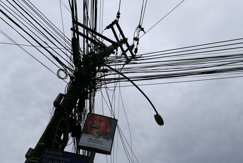 &copy; Reuters. Poste de energia no Rio de Janeiro
07/02/2019
REUTERS/Sergio Moraes