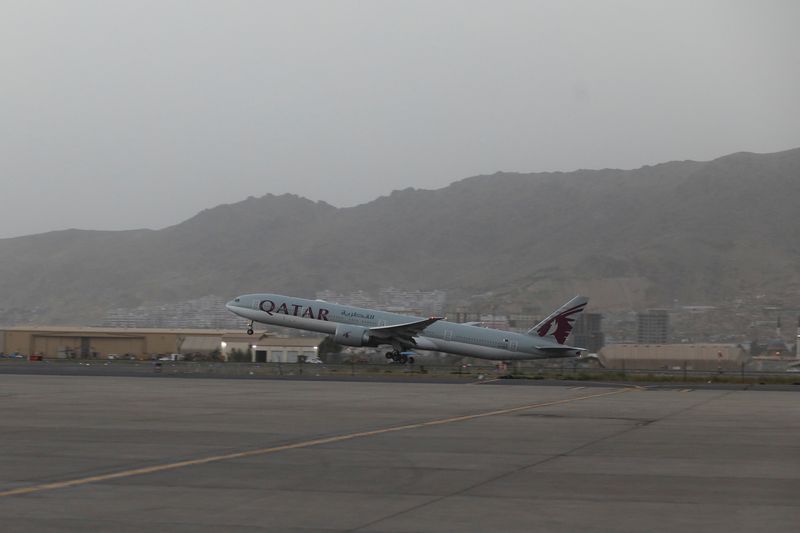 &copy; Reuters. طائرة قطرية تقلع من مطار كابول في 10 سبتمبر أيلول 2021. صورة من وكالة أنباء غرب آسيا حصلت عليها رويترز من طرف ثالث