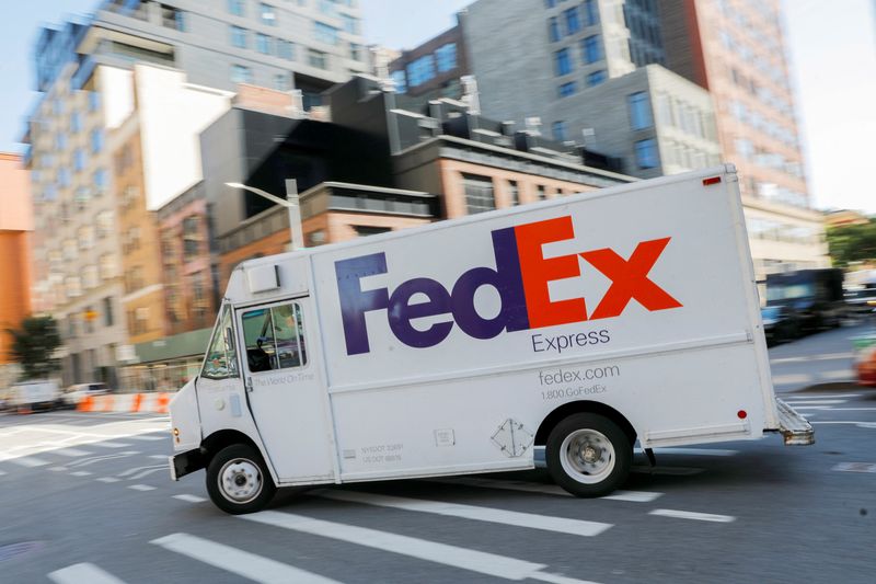 &copy; Reuters. FILE PHOTO: A FedEx vehicle is driven in Manhattan, New York City, U.S., September 3, 2021. REUTERS/Andrew Kelly
