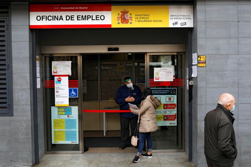 &copy; Reuters. Centro de empregos em Madri
02/02/2021
REUTERS/Susana Vera