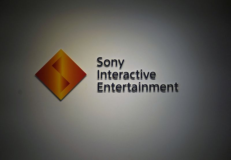 © Reuters. FOTO DE ARCHIVO: El logotipo de Sony Interactive Entertainment en Tokio, Japón, el 23 de mayo de 2018.  REUTERS/Toru Hanai