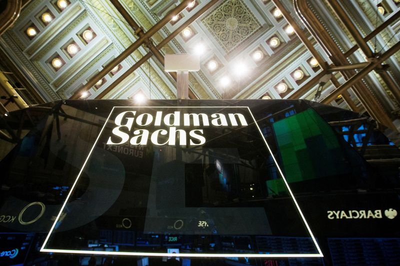 &copy; Reuters. FOTO DE ARCHIVO: Un cartel de Goldman Sachs en la Bolsa de Nueva York, 24 de enero de 2014.  REUTERS/Lucas Jackson/File Photo