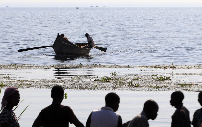 &copy; Reuters. TotalEnergies a annoncé mardi le lancement du projet controversé de développement des ressources du Lac Albert, en Ouganda et en Tanzanie, prévoyant un investissement d'environ 10 milliards de dollars (8,87 milliards d'euros).  /Photo d'archives/REUTE