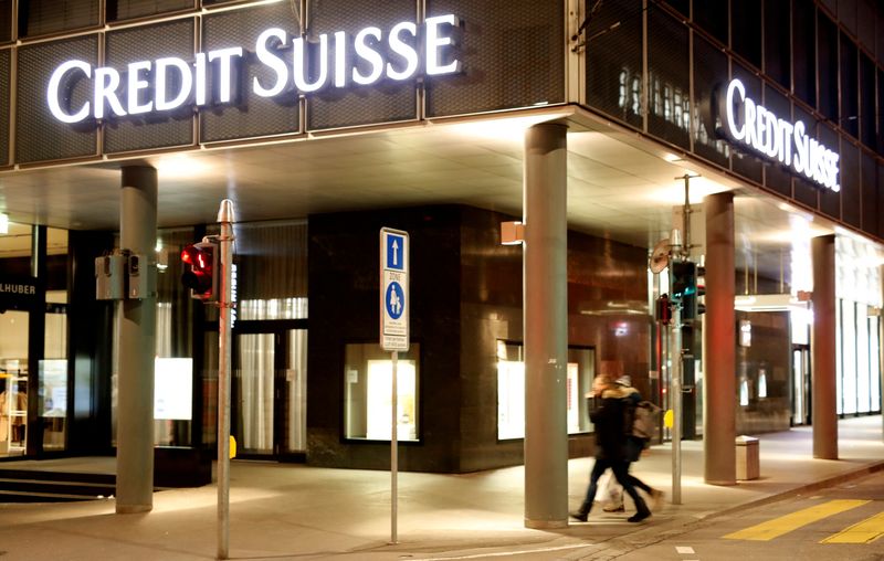 &copy; Reuters. FILE PHOTO: The logo of Swiss bank Credit Suisse is seen at a branch office in Basel, Switzerland March 2, 2020. REUTERS/Arnd Wiegmann/File Photo