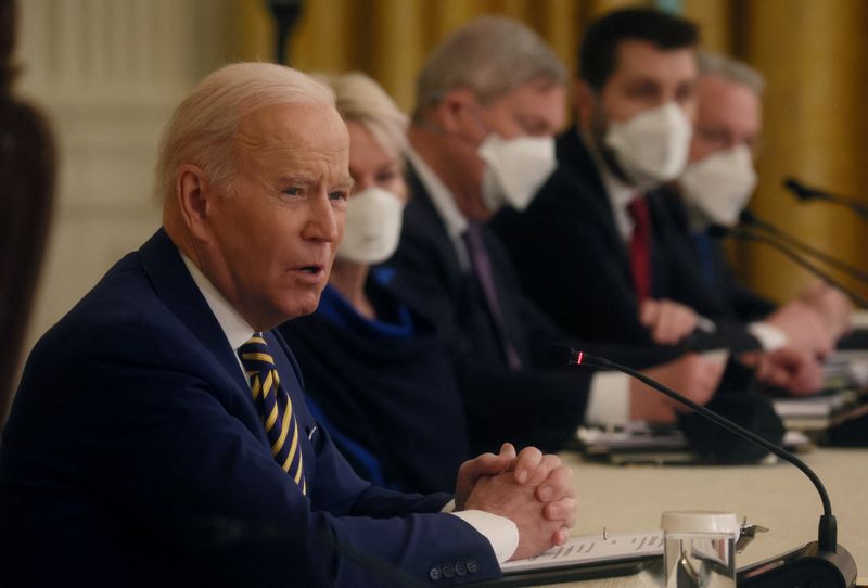 &copy; Reuters. U.S. President Joe Biden and Vice President Kamala Harris (not seen) host the National Governors Association from the East Room at the White House in Washington, D.C., U.S., January 31, 2022. REUTERS/Leah Millis