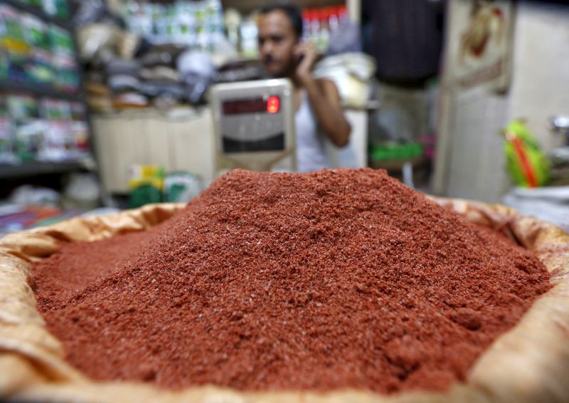 &copy; Reuters. FILE PHOTO: A shopkeeper speaks on his mobile phone next to a sack filled with potash for sale in Kolkata, India, February 17, 2016.    REUTERS/Rupak De Chowdhuri