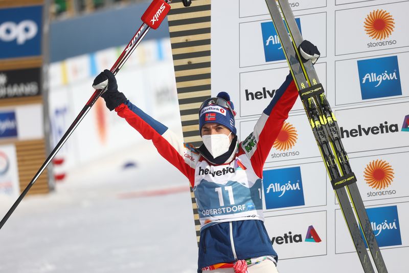 © Reuters. FOTO DE ARCHIVO: Esquí nórdico - Campeonatos del Mundo de Esquí Nórdico de la FIS - Oberstdorf, Alemania - 6 de marzo de 2021. La noruega Heidi Weng. REUTERS/Kai Pfaffenbach