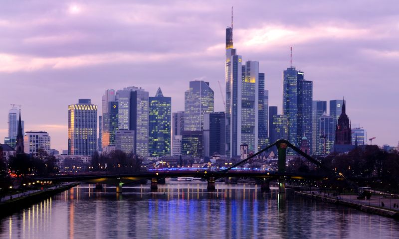 © Reuters. FILE PHOTO: The skyline with its banking district is photographed in Frankfurt, Germany, January 7, 2020.  REUTERS/Kai Pfaffenbach