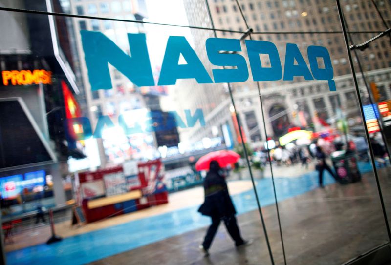 &copy; Reuters. FILE PHOTO: Pedestrians walk past the NASDAQ MarketSite in New York's Times Square in this June 4, 2012 file photo. REUTERS/Eric Thayer/Files (UNITED STATES - Tags: BUSINESS) - RTR3333C/File Photo
