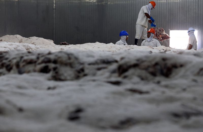 &copy; Reuters. Trabalhadores em frigoríficos da JBS
19/12/2017
REUTERS/Paulo Whitaker