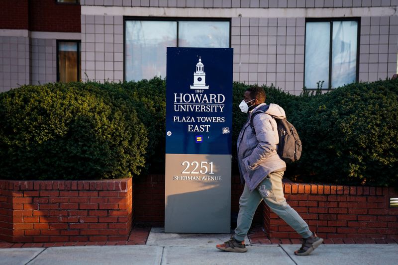 &copy; Reuters. FILE PHOTO: A student walks on the campus of Howard University, one of six historically Black colleges and universities (HBCUs) across the United States that received bomb threats, in Washington, U.S. January 31, 2022. REUTERS/Sarah Silbiger/File Photo