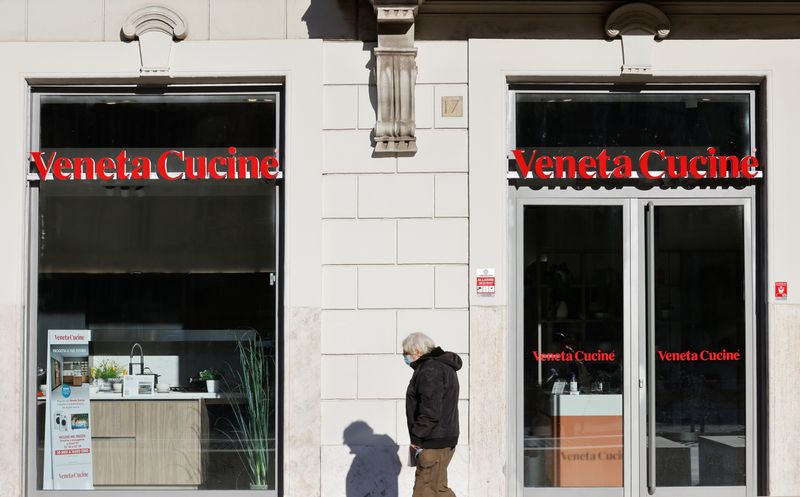 &copy; Reuters. FILE PHOTO: A man walks past Veneta Cucine store, amid the coronavirus disease (COVID-19) pandemic in Rome, Italy, December 13, 2021. REUTERS/Yara Nardi