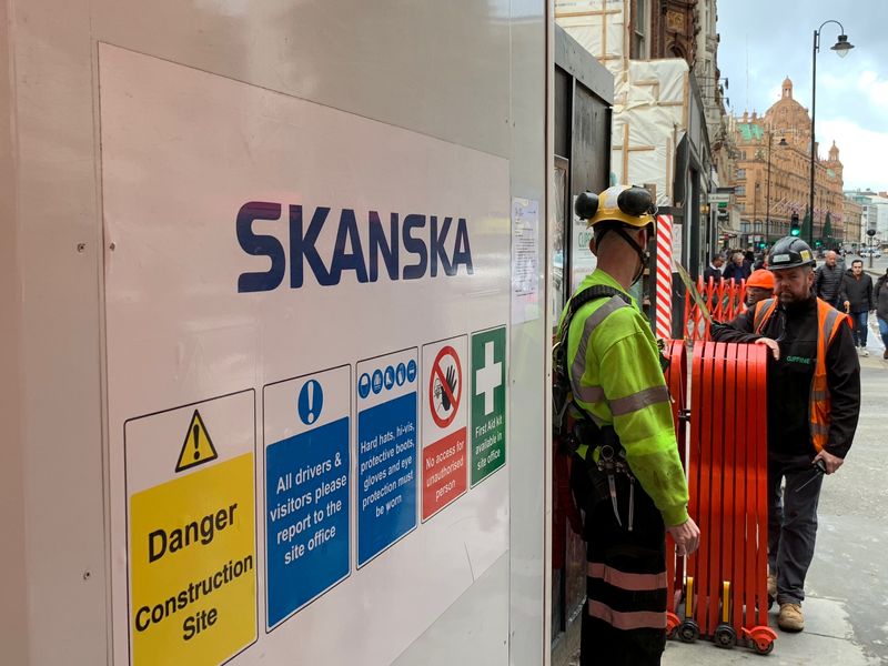 &copy; Reuters. FILE PHOTO: Swedish builder Skanska sign is seen at the building site on Brompton Road in London, Britain November 7, 2018. Picture taken November 7, 2018. REUTERS/Anna Ringstrom