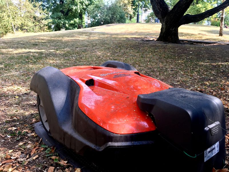 &copy; Reuters. FILE PHOTO: A Husqvarna robotic lawn mower is placed in its docking station in the Humlegarden park in Stockholm, Sweden July 21, 2018. REUTERS/Anna Ringstrom/File Photo