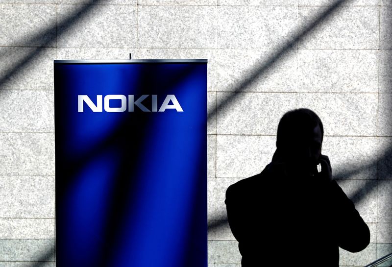 &copy; Reuters. Nokia a déclaré jeudi s'attendre à une croissance de son chiffre d'affaires cette année et a relevé son objectif de marges à long terme. /Photo d'archives/REUTERS/Yves Herman