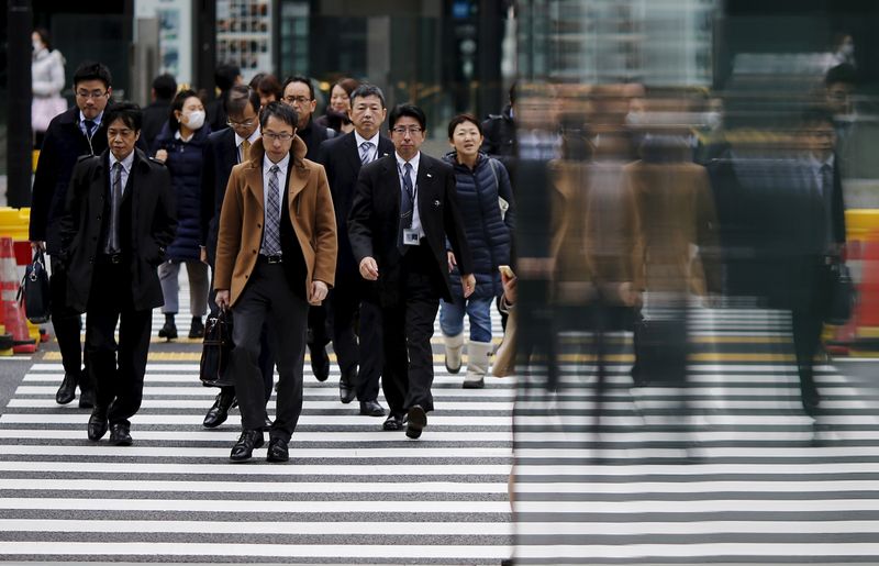 &copy; Reuters. FILE PHOTO: People are reflected on a wall as they cross a road at Tokyo's business district, Japan, February 22, 2016.   REUTERS/Toru Hanai