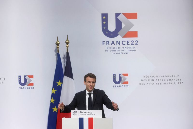 &copy; Reuters. El presidente francés Emmanuel Macron en la reunión informal de ministros de Interior en Tourcoing, Francia, el 2 de febrero de 2022. Yoan Valat/Pool vía REUTERS