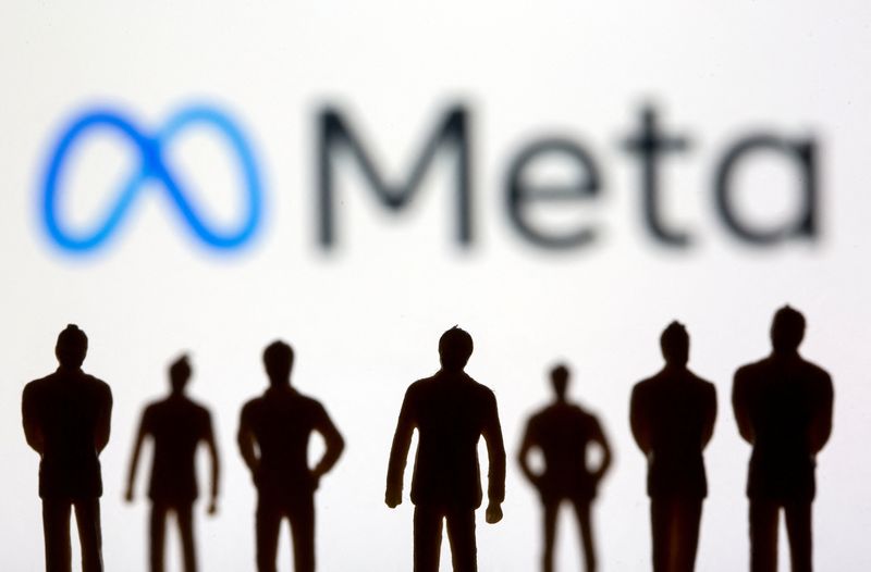 © Reuters. FILE PHOTO: Small toy figures are seen in front of displayed Facebook's new rebrand logo Meta in this illustration taken, October 28, 2021. REUTERS/Dado Ruvic/Illustration/File Photo