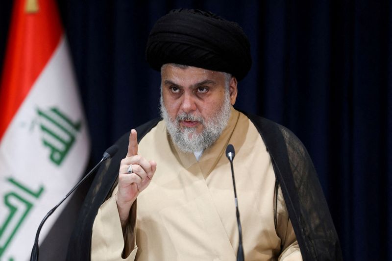 &copy; Reuters. رجل الدين الشيعي العراقي مقتدى الصدر - صورة من أرشيف رويترز 
