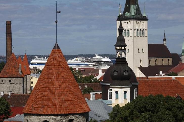 &copy; Reuters. Old city buildings are seen in front of ferries in a port in Tallinn June 16, 2010. The European Parliament by a big majority of votes on Wednesday approved report on Estonia's change over to the euro currency from the start of next year. REUTERS/Ints Kal