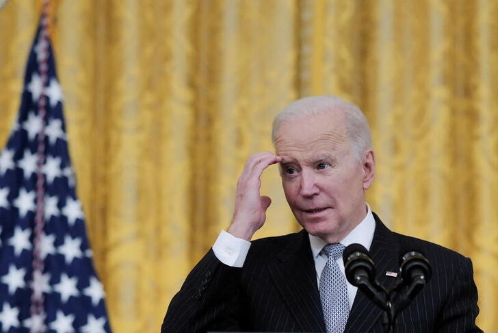&copy; Reuters. U.S. President Joe Biden gestures at an event to reignite the 'Cancer Moonshot' initiative with a goal to reduce cancer death by 50 percent over the next 25 years, in the East Room at the White House in Washington, D.C., U.S., February 2, 2022. REUTERS/Ch