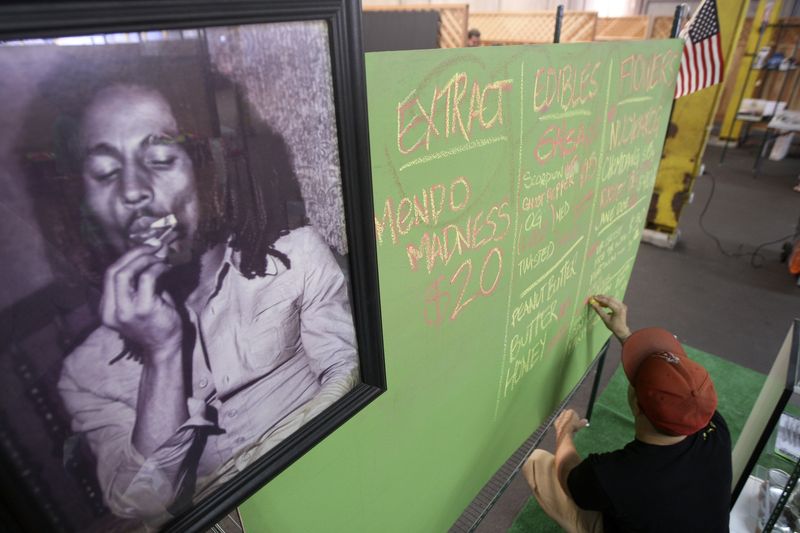 &copy; Reuters. Retrato de Bob Marley em Los Angeles
11/07/2014 REUTERS/David McNew 